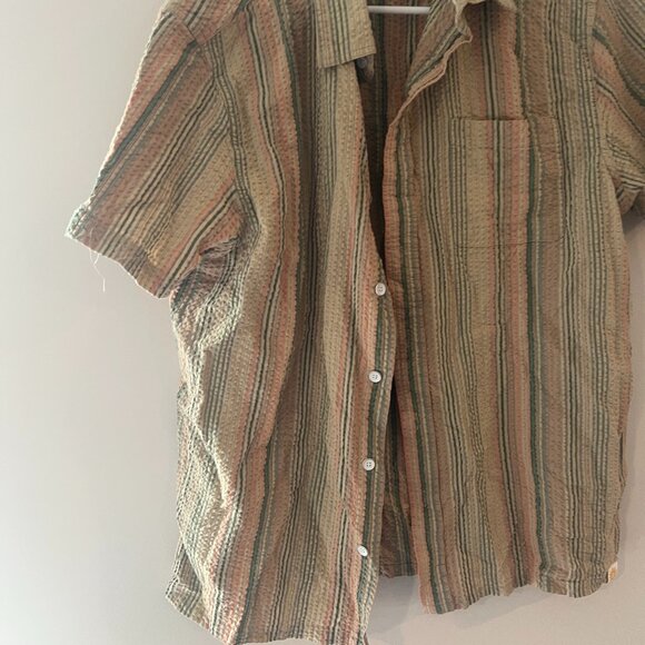 Free Planet short sleeve button down L - Picture 2 of 8